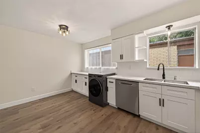 7714 Renwick Drive #M67, Houston, TX 77081 - Photo 9