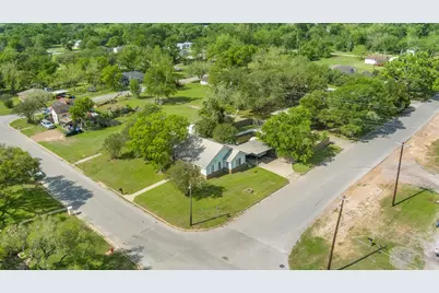 211 15th Street, Hempstead, TX 77445 - Photo 3