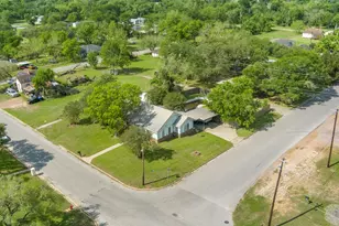 211 15th St, Hempstead, TX 77445 - Photo 3