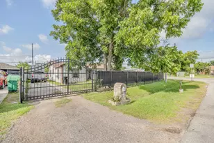 10706 Bauman Rd, Houston, TX 77076 - Photo 29