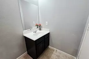 1011 Larks Trace Ln, Houston, TX 77090 - Photo 25