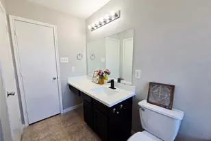 1011 Larks Trace Ln, Houston, TX 77090 - Photo 23