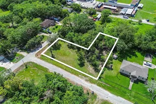 6718 Overton St, Hitchcock, TX 77563 - Photo 1