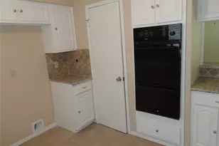 2735 Manila Ln, Houston, TX 77043 - Photo 9