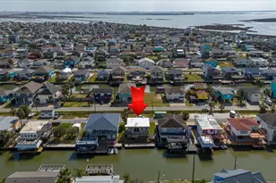 114 Bayou Vista Dr, Hitchcock, TX 77563 - Photo 3