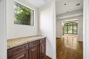 2246 Branard St, Houston, TX 77098 - Photo 9