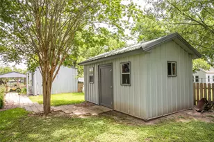 401 N Colorado St, Burton, TX 77835 - Photo 25