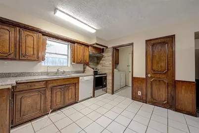 9318 Benning Drive, Houston, TX 77031 - Photo 13