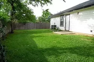 204 W Worsham St, Willis, TX 77378 - Photo 19