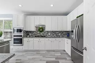 2 Sweet Birch Pl, The Woodlands, TX 77382 - Photo 17