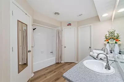 13 Woodhaven Wood Drive, The Woodlands, TX 77380 - Photo 17