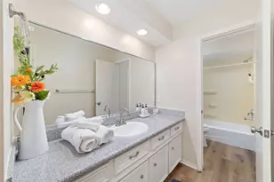 13 Woodhaven Wood Dr, The Woodlands, TX 77380 - Photo 21