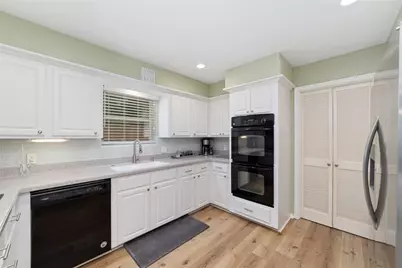 13 Woodhaven Wood Drive, The Woodlands, TX 77380 - Photo 7