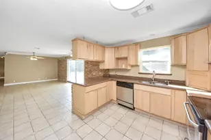 11123 Hazelhurst Dr, Houston, TX 77043 - Photo 3