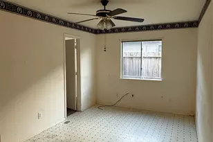 8711 April Arbor Ct, Houston, TX 77031 - Photo 7