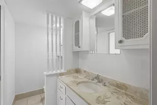 7600 Burgoyne Rd, Houston, TX 77063 - Photo 9