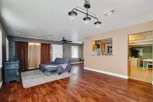 504 N Circle Dr, Baytown, TX 77520 - Photo 9