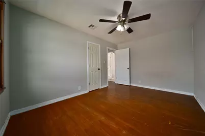 6722 Roxbury Road, Houston, TX 77087 - Photo 5