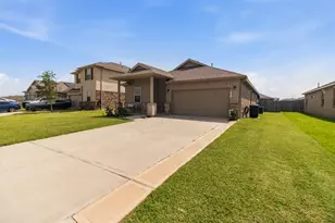 411 Walnut Branch Dr, Baytown, TX 77523 - Photo 1