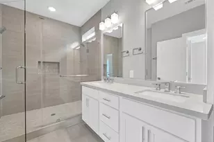 4507 Whitney Park Way, Houston, TX 77022 - Photo 9
