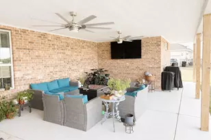 915 Lakeland Cir, Rosharon, TX 77583 - Photo 9