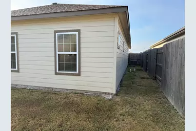 620 W Sheldon Avenue, Thrall, TX 76578 - Photo 33