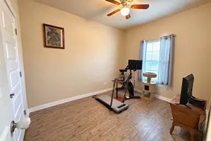 620 W Sheldon Ave, Thrall, TX 76578 - Photo 11