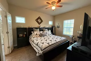 620 W Sheldon Ave, Thrall, TX 76578 - Photo 5