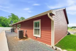 564 Hwy 71 W, Smithville, TX 78957 - Photo 11