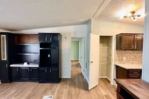 534 Lake Camelot Cir, Ivanhoe, TX 75979 - Photo 15