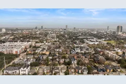 1633 Castle Court, Houston, TX 77006 - Photo 23