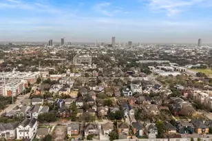 1633 Castle Ct, Houston, TX 77006 - Photo 23