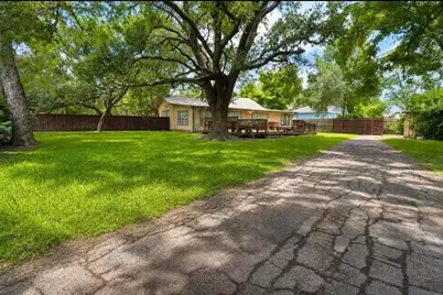 315 S Johnson Street, Alvin, TX 77511 - Photo 1
