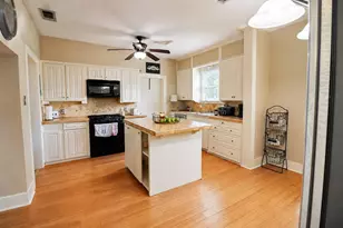 315 S Johnson St, Alvin, TX 77511 - Photo 13