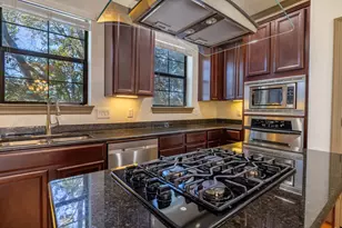 10626 Clearview Villa Pl, Houston, TX 77025 - Photo 11