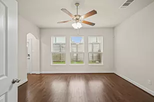 2025 Cambridge Heights Pl, Houston, TX 77045 - Photo 5