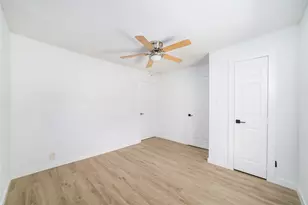 2305 Wilshire St, Houston, TX 77023 - Photo 13