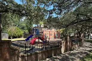 889 Wax Myrtle Ln, Houston, TX 77079 - Photo 23