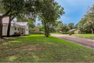 105 N Texas Street, Madisonville, TX 77864 - Photo 41