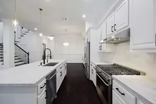 8213 Cabernet Ln, Houston, TX 77055 - Photo 9