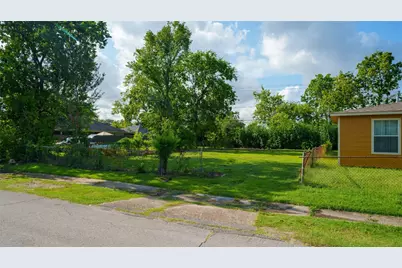 10410 Munn Street, Houston, TX 77029 - Photo 17