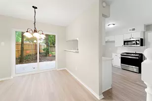 9 S Brook Pebble Ct, The Woodlands, TX 77380 - Photo 3