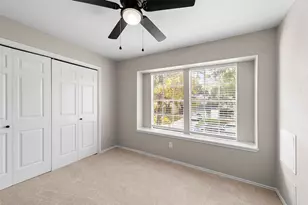 9 S Brook Pebble Ct, The Woodlands, TX 77380 - Photo 9