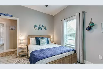 1022 Avenue L, Galveston, TX 77550 - Photo 9