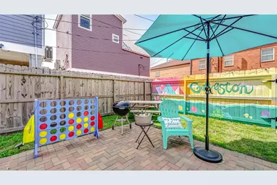 1022 Avenue L, Galveston, TX 77550 - Photo 39