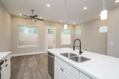 5117 Royal Heath Drive, Houston, TX 77018 - Photo 9