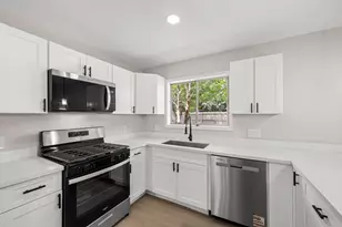 523 Lazy Ln, Brazoria, TX 77422 - Photo 11