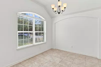 637 Maple Point Drive E, Conroe, TX 77301 - Photo 5