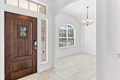 637 Maple Point Drive E, Conroe, TX 77301 - Photo 3