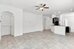 637 Maple Point Dr E, Conroe, TX 77301 - Photo 19